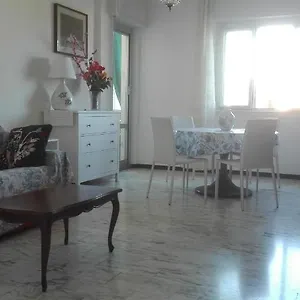 https://casa-di-alessio-6-posti-letto-a-200-mt-dal-mare.hotelitalianriviera.com